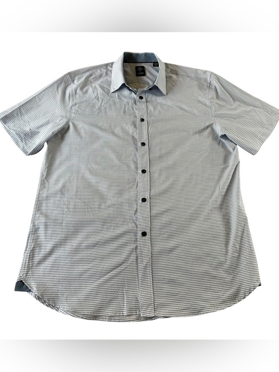 Michael Strahan Other - Michael Strahan Short-Sleeve Button-Down Shirt in Navy and White - Men’s Large